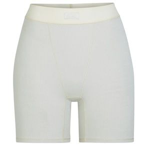 NWT SKIMS Soft Lounge Boxer Talc M